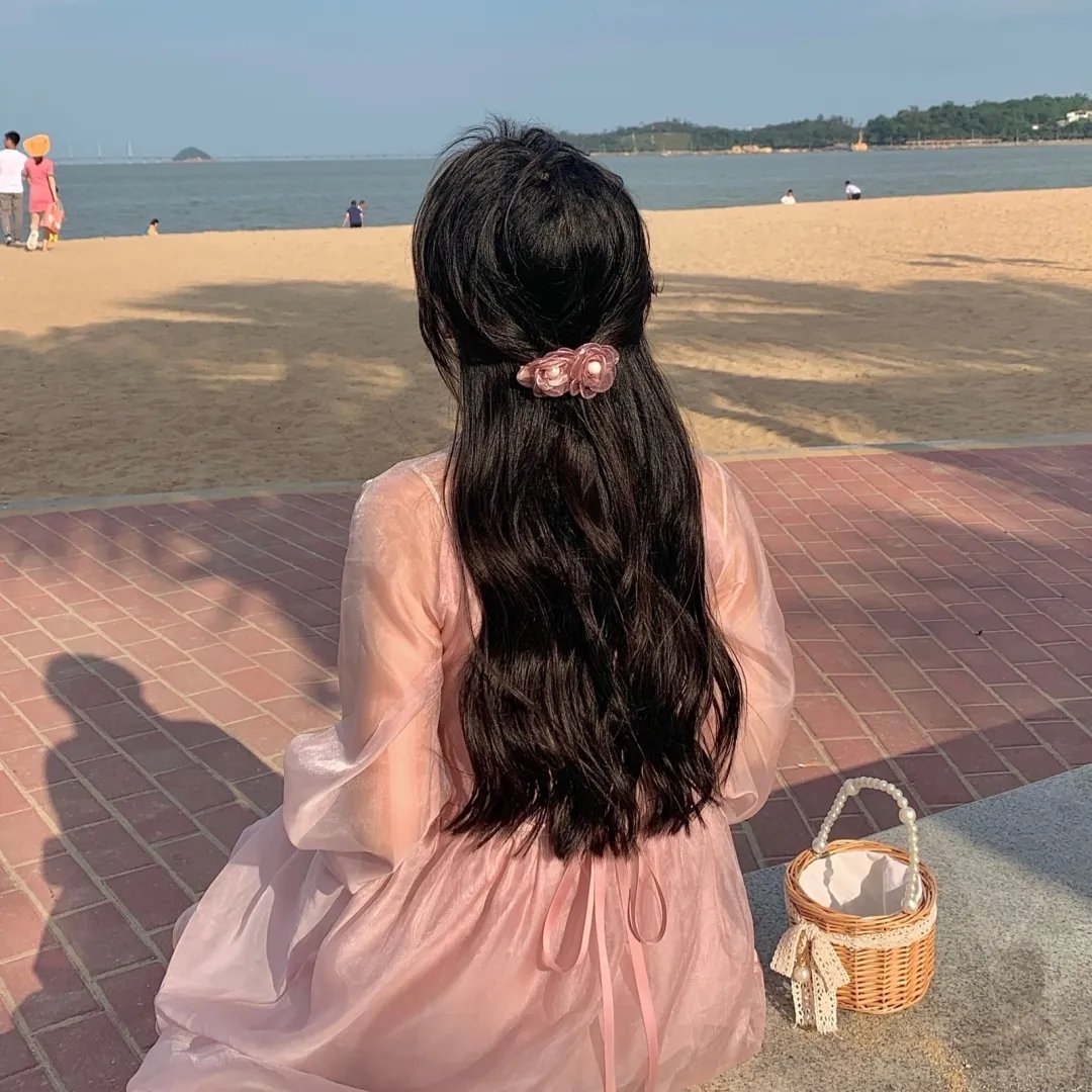 桃花含露又春风